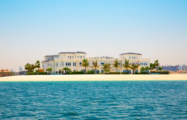 https://api.demo.bsmproperty.ae/media/blog_images/20241220-LuxuryVilla.jpg